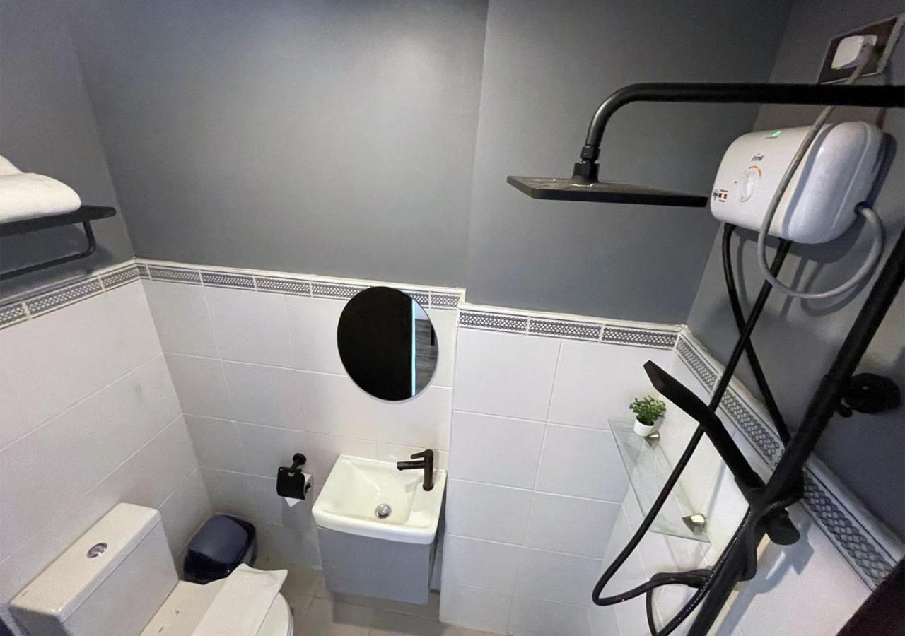 Mystay Hotel Bgc West Makati City Esterno foto